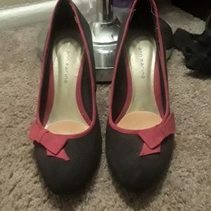 Shoes black and wine color